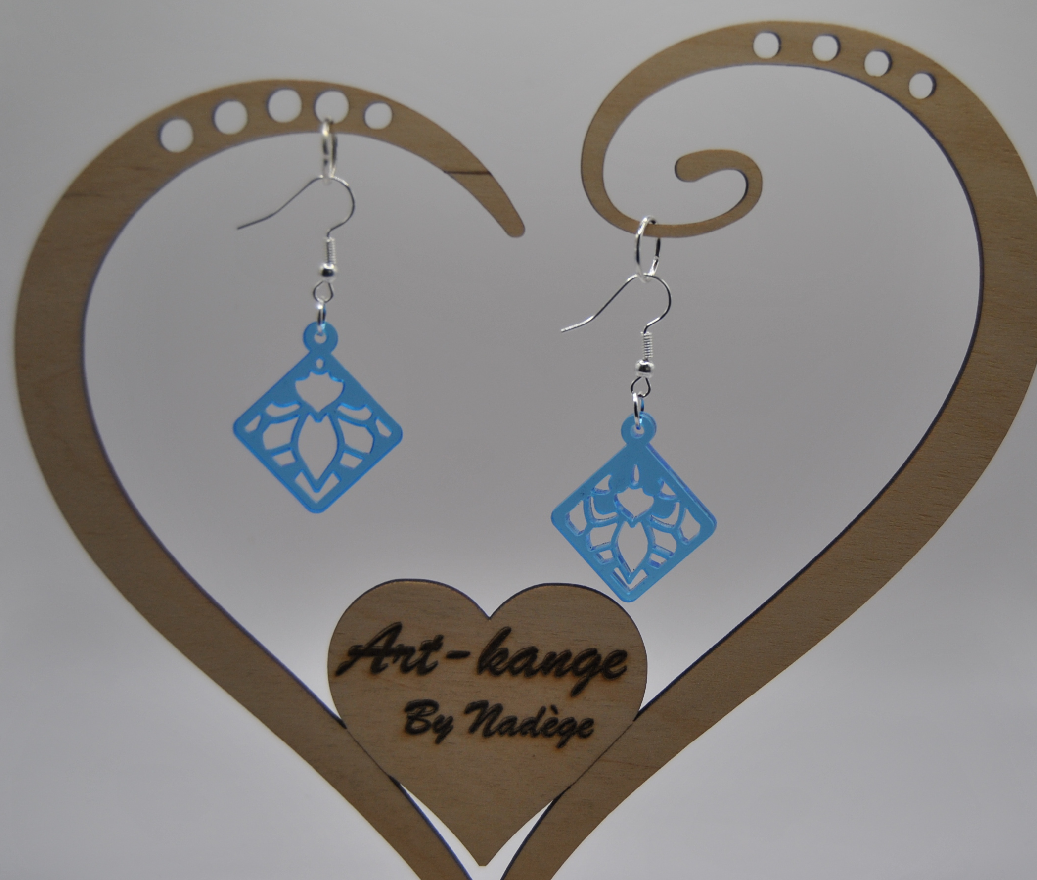 Boucle d’oreille vega en acrylique translucide Bleu Clair