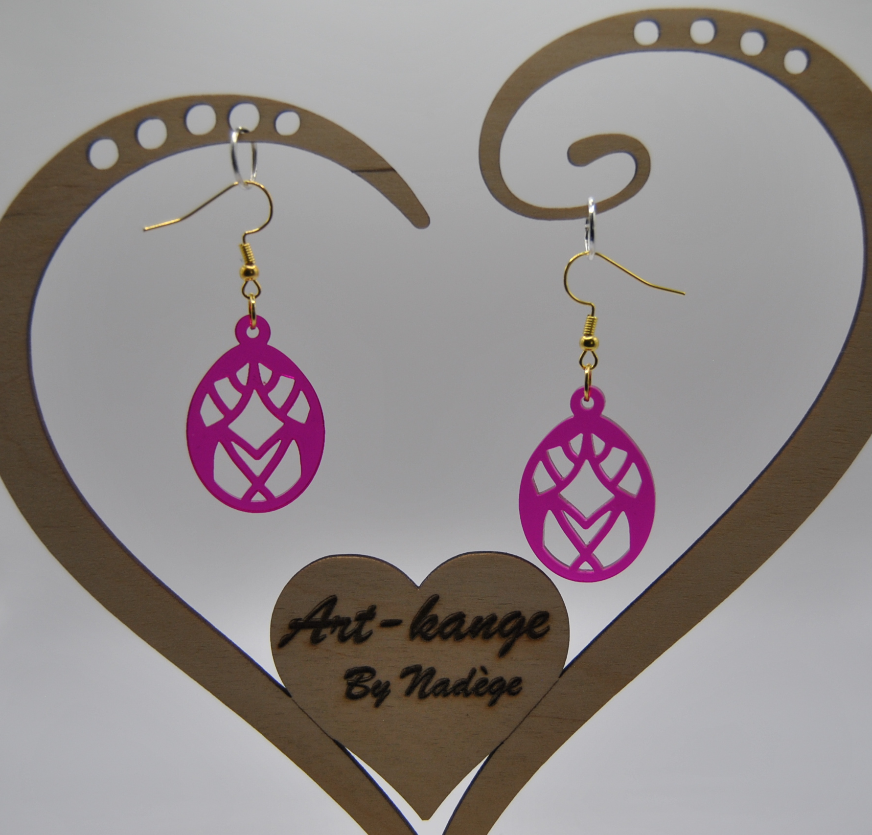 Boucle d’oreille acturus en acrylique fushia
