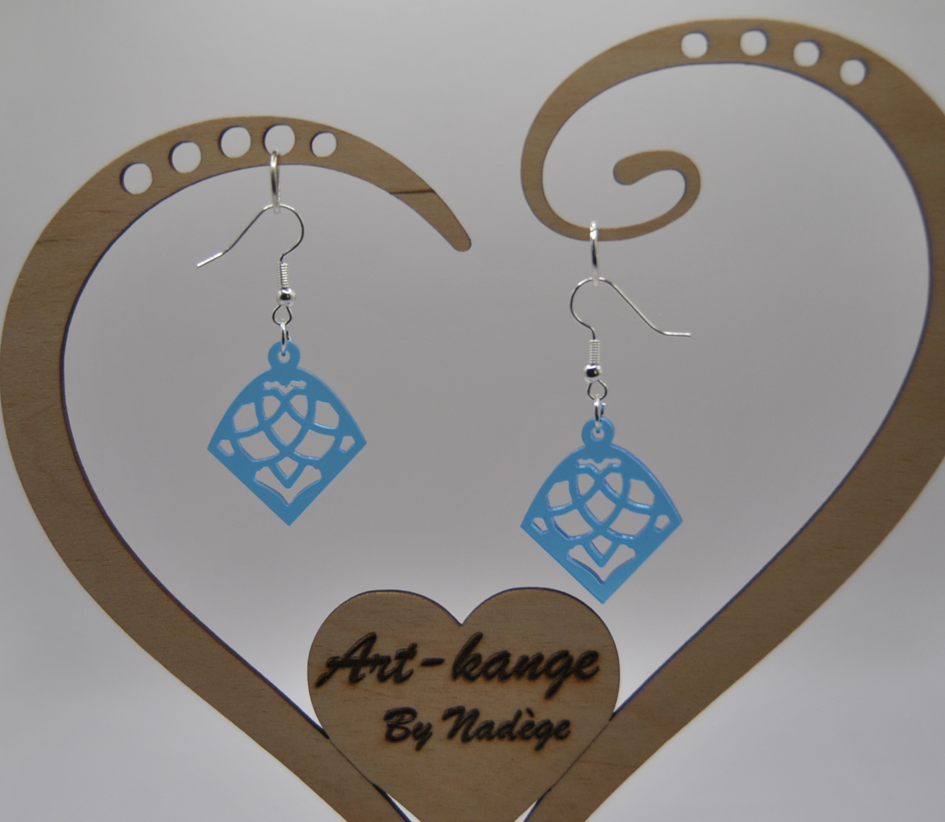 Boucle d’oreille alnitak en acrylique translucide Bleu Clair