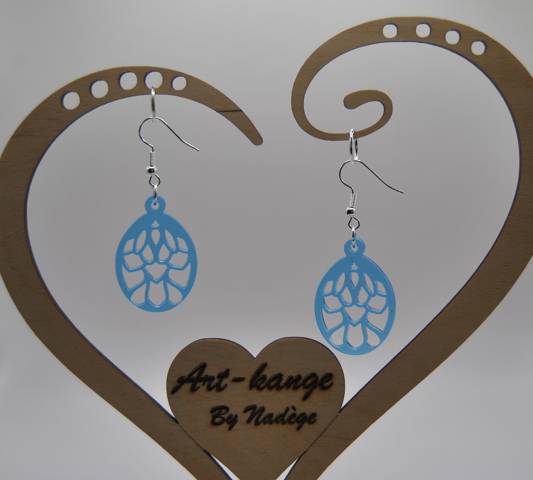 Boucle d’oreille athena en acrylique bleu clair