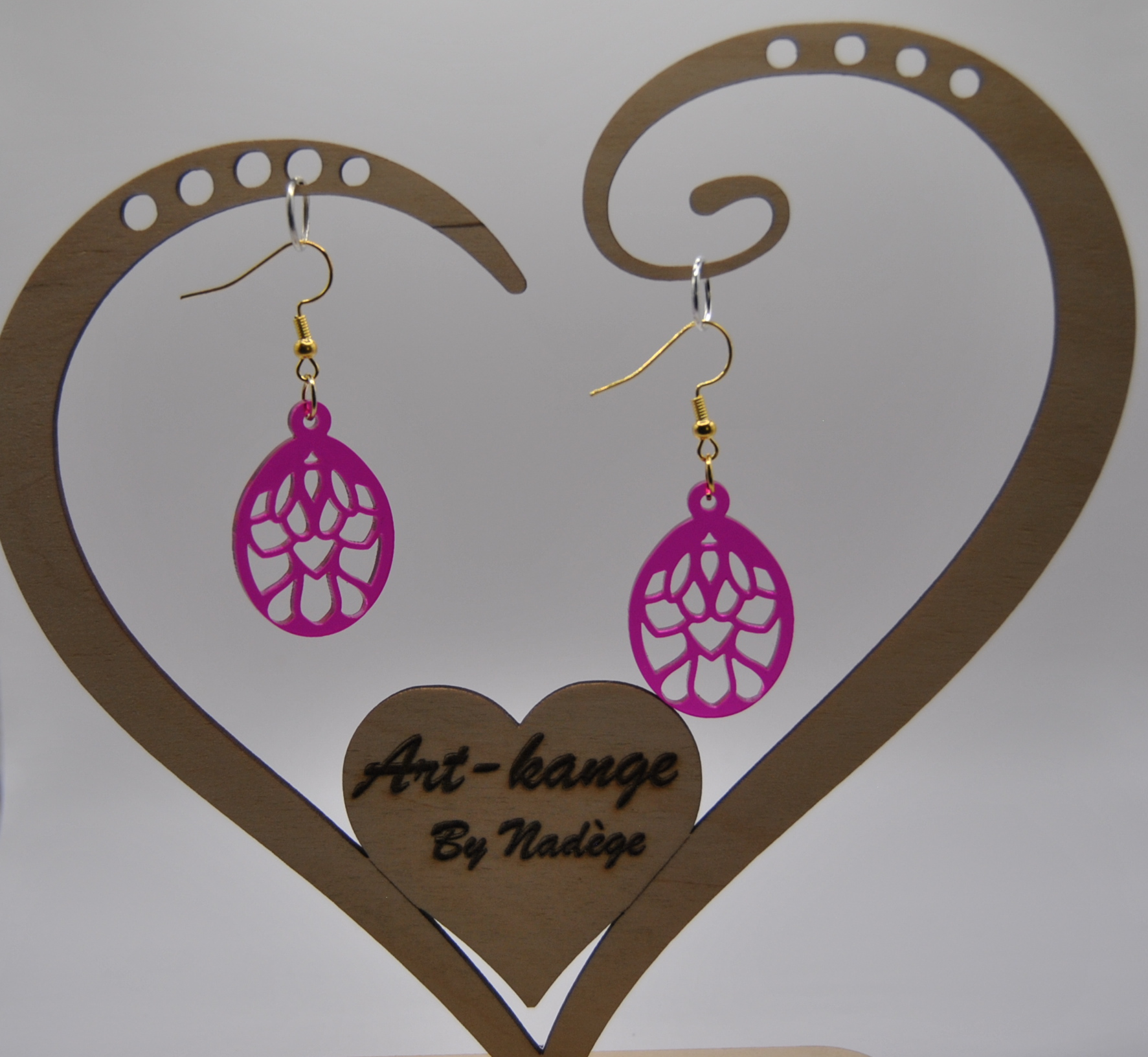 Boucle d’oreille athena en acrylique fushia