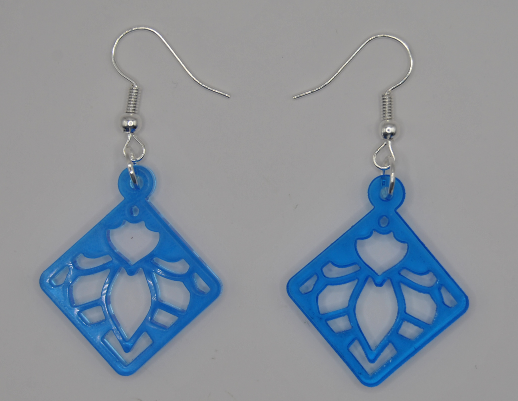 Boucle d’oreille capella en acrylique translucide Bleu Clair
