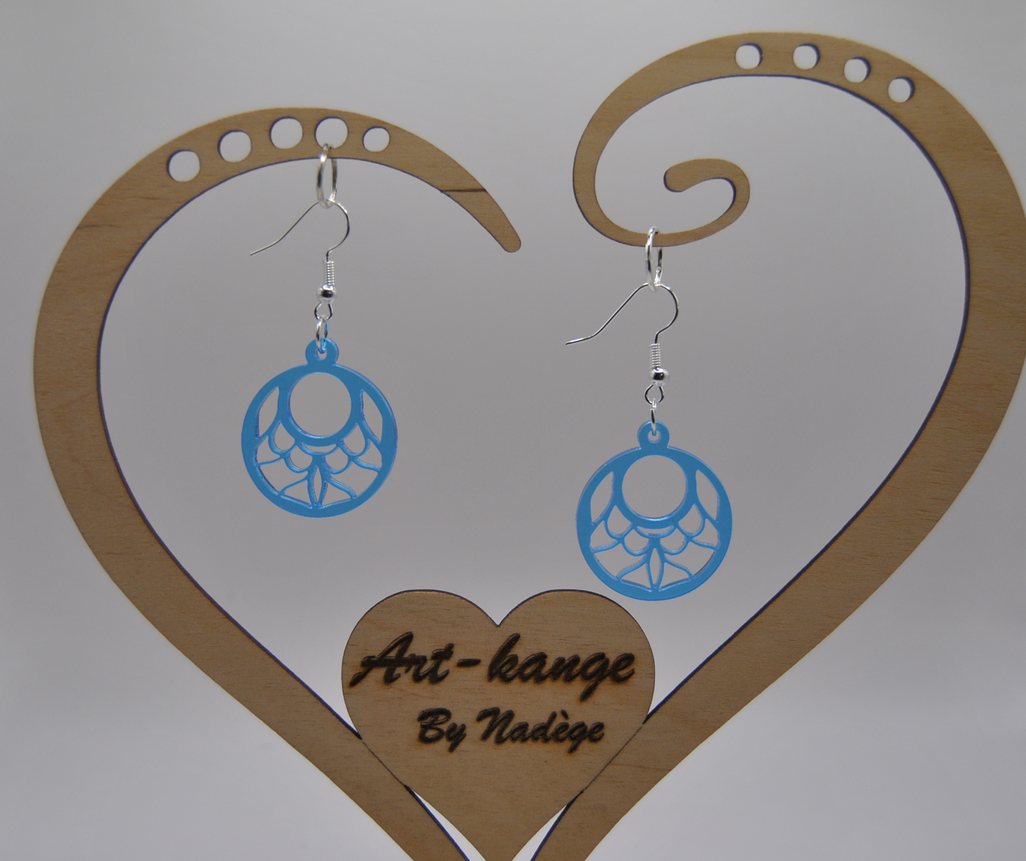 Boucle d’oreille deneb en acrylique translucide Bleu Clair
