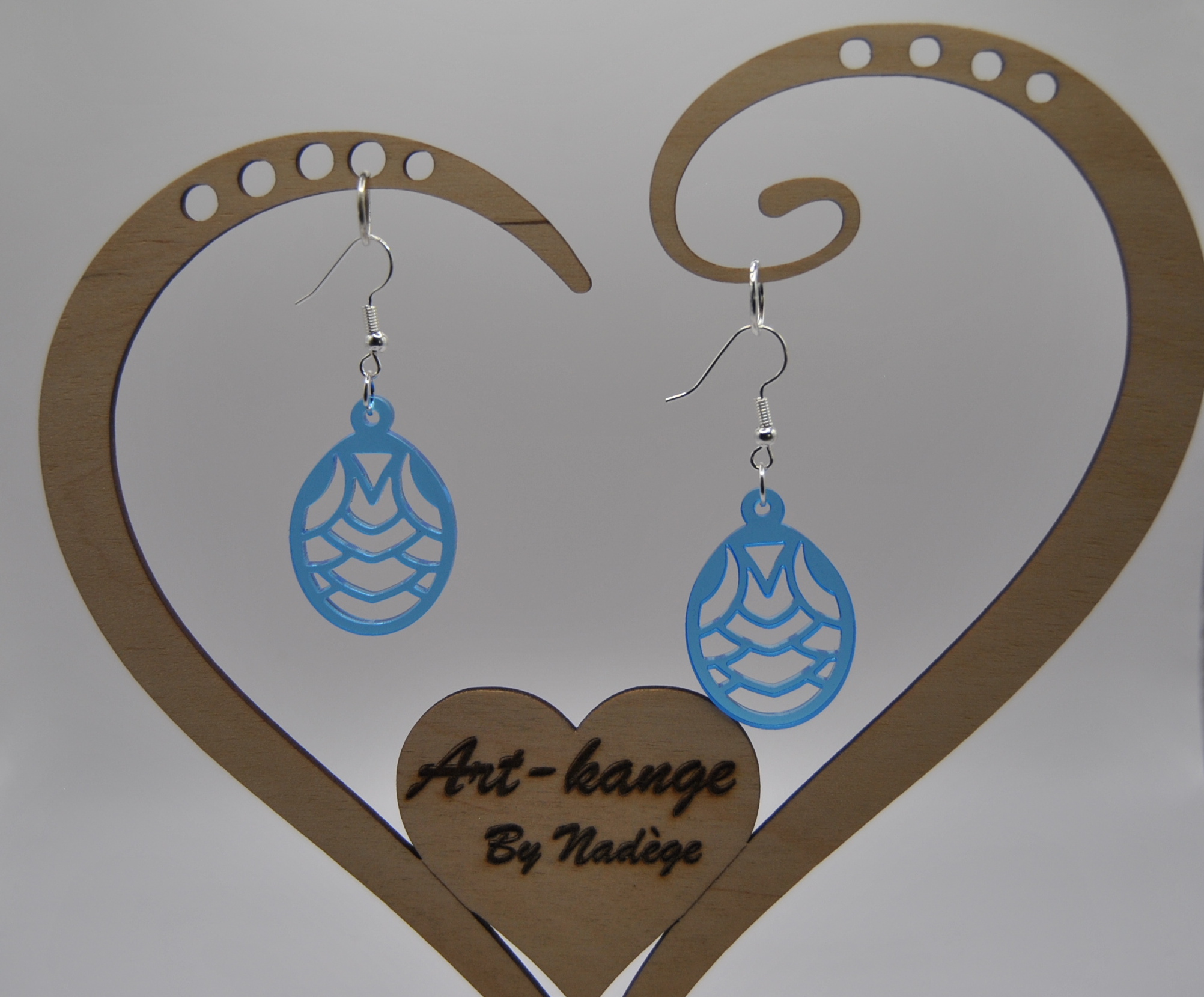 Boucle d’oreille mirzam en acrylique translucide Bleu Clair