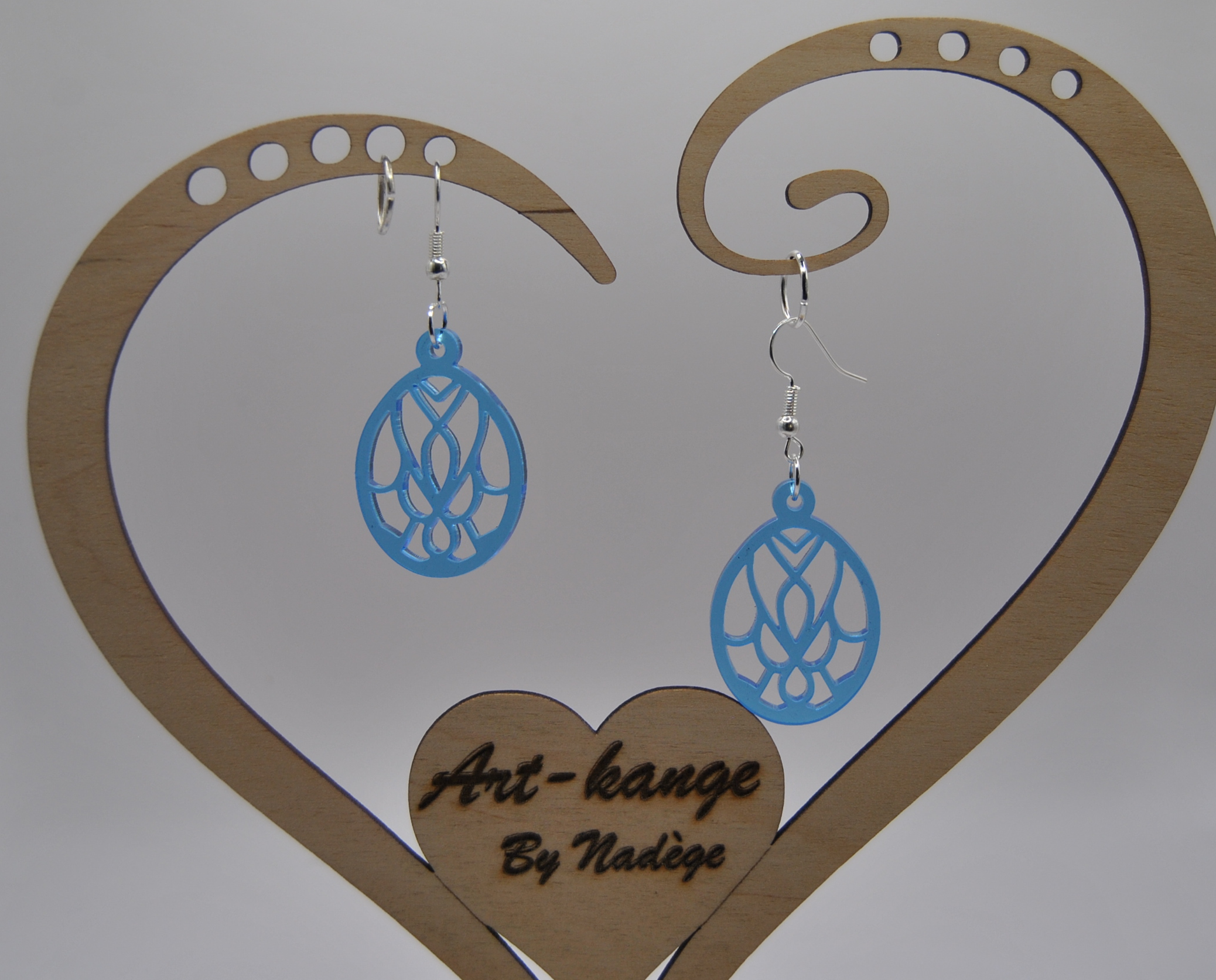 Boucle d’oreille wezen en acrylique translucide Bleu Clair