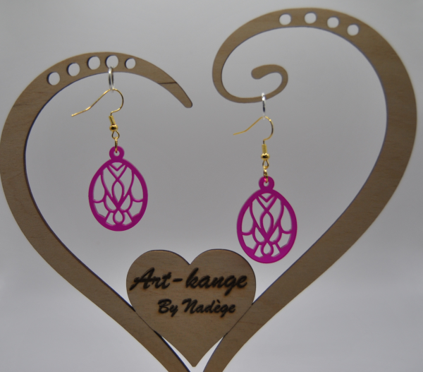 Boucle d’oreille wezen en acrylique translucide Fushia